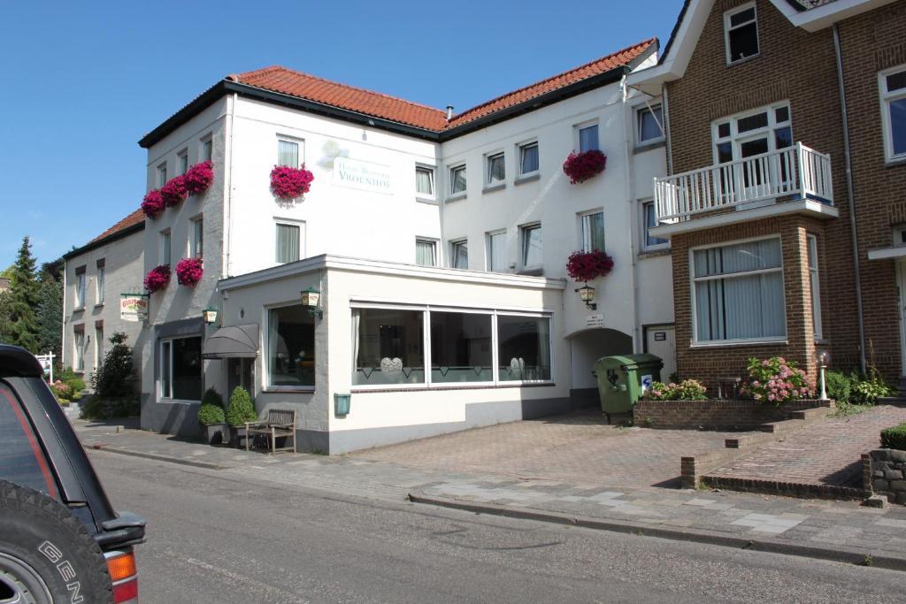 Vroenhof 2*