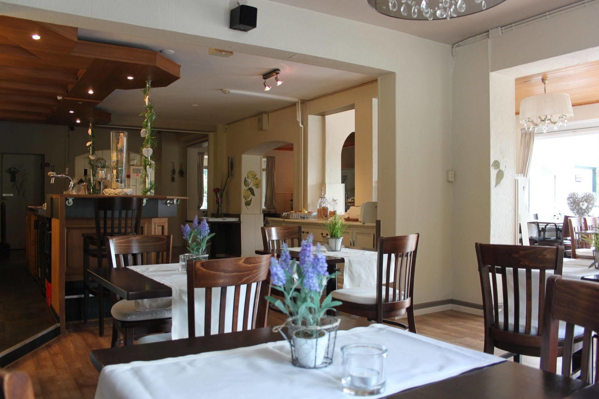 Vroenhof Hotel 2*